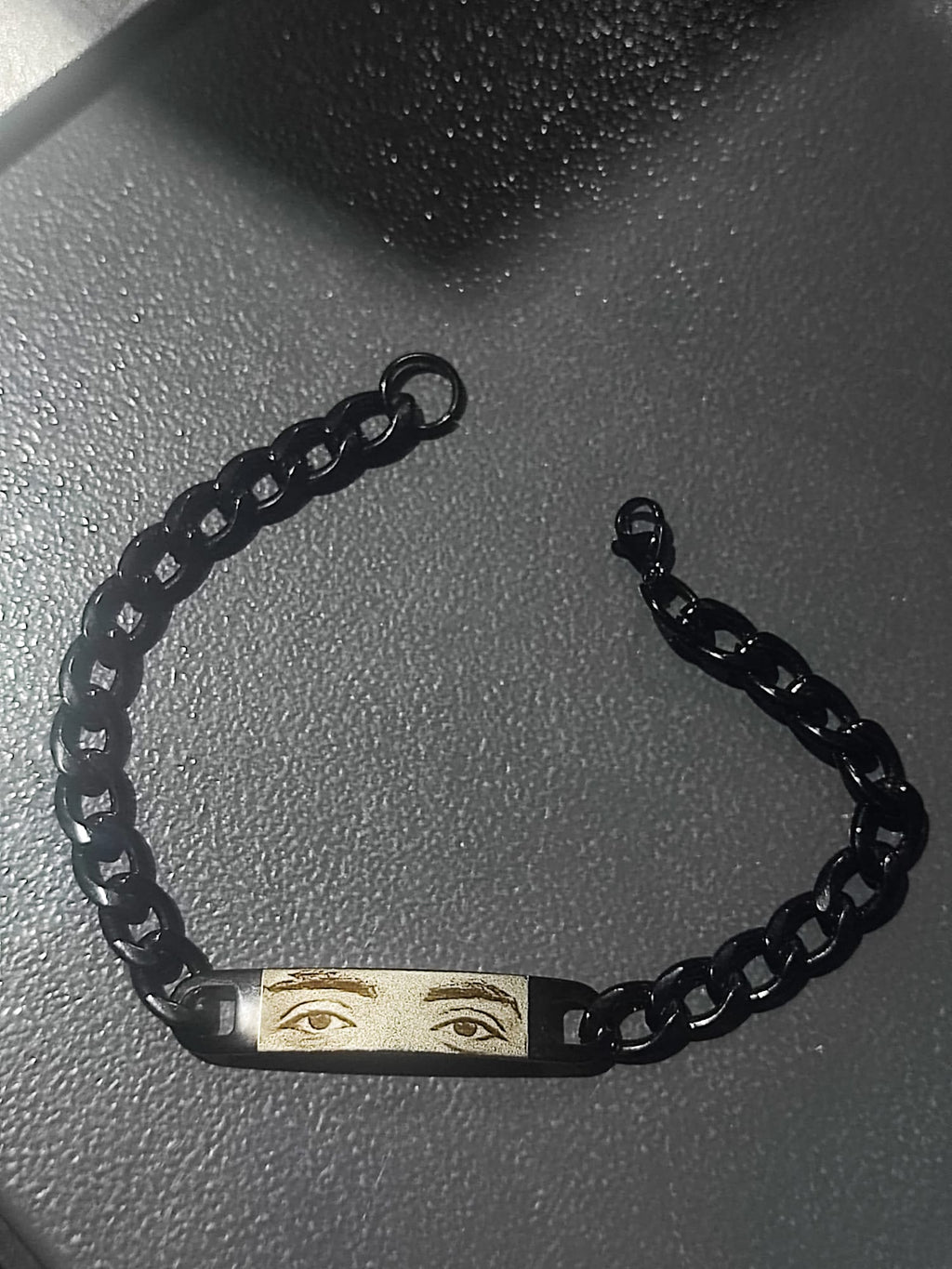 Kişiye Özel Göz Resimli Çelik Bileklik